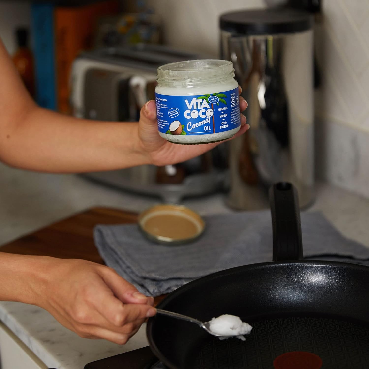Vita Coco Organic Coconut Oil 250 ml, Extra Virgin, Gluten Free, Use as Cooking Oil, Skin Moisturiser or Hair Shampoo
